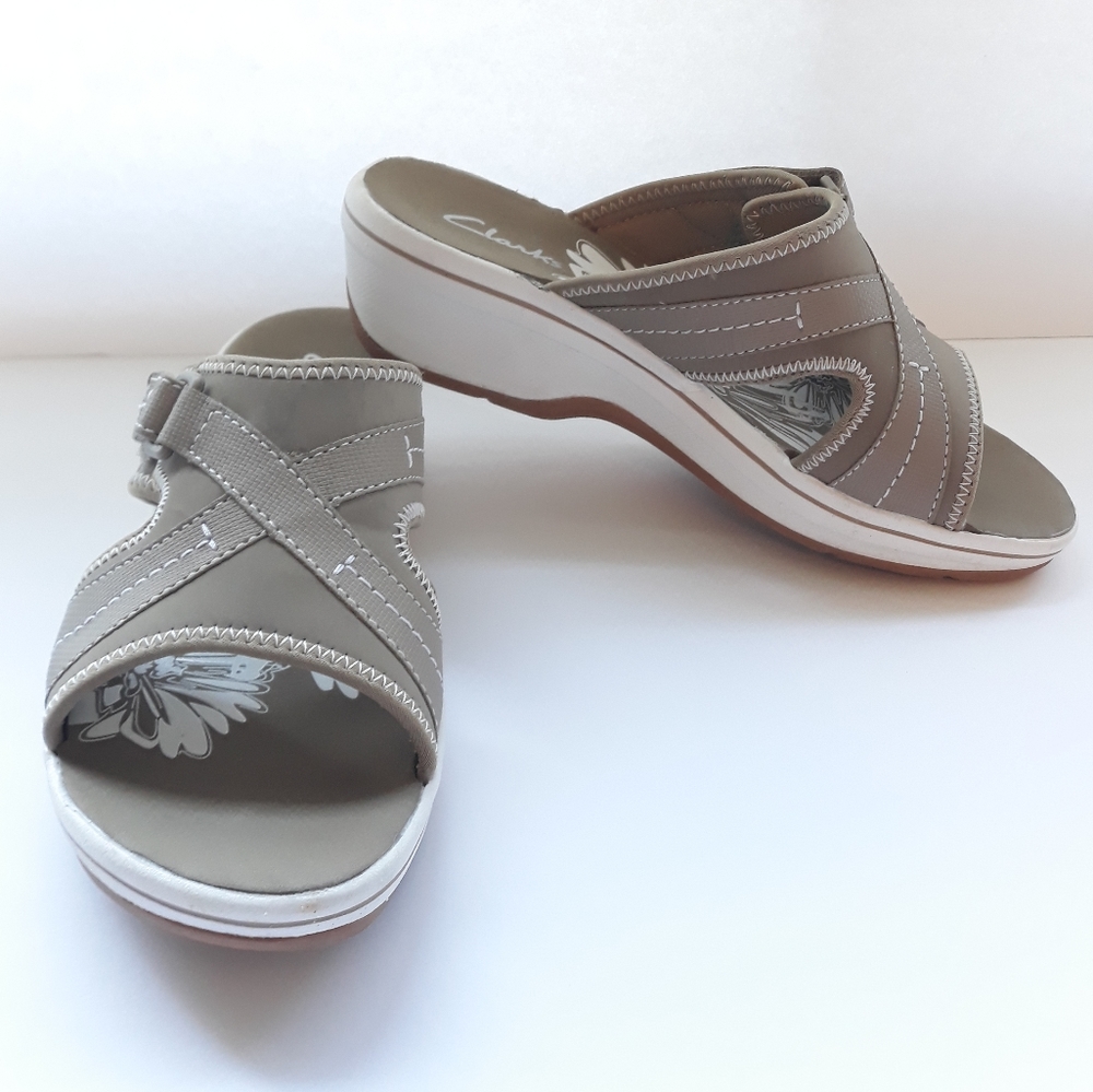 Clarks Tan Comfort Sandals (7M)